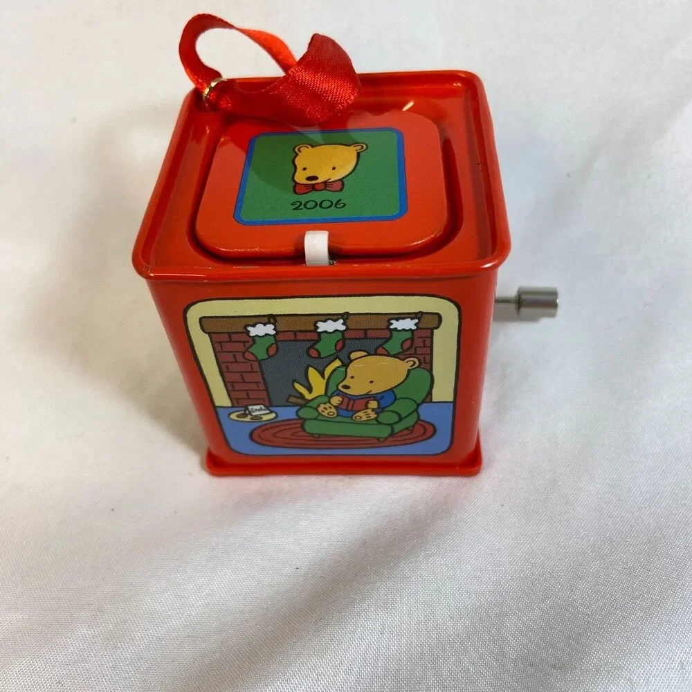 #8266 VTG HALLMARK JACK IN THE BOX CHRISTMAS BEAR 2006 ORNAMENT